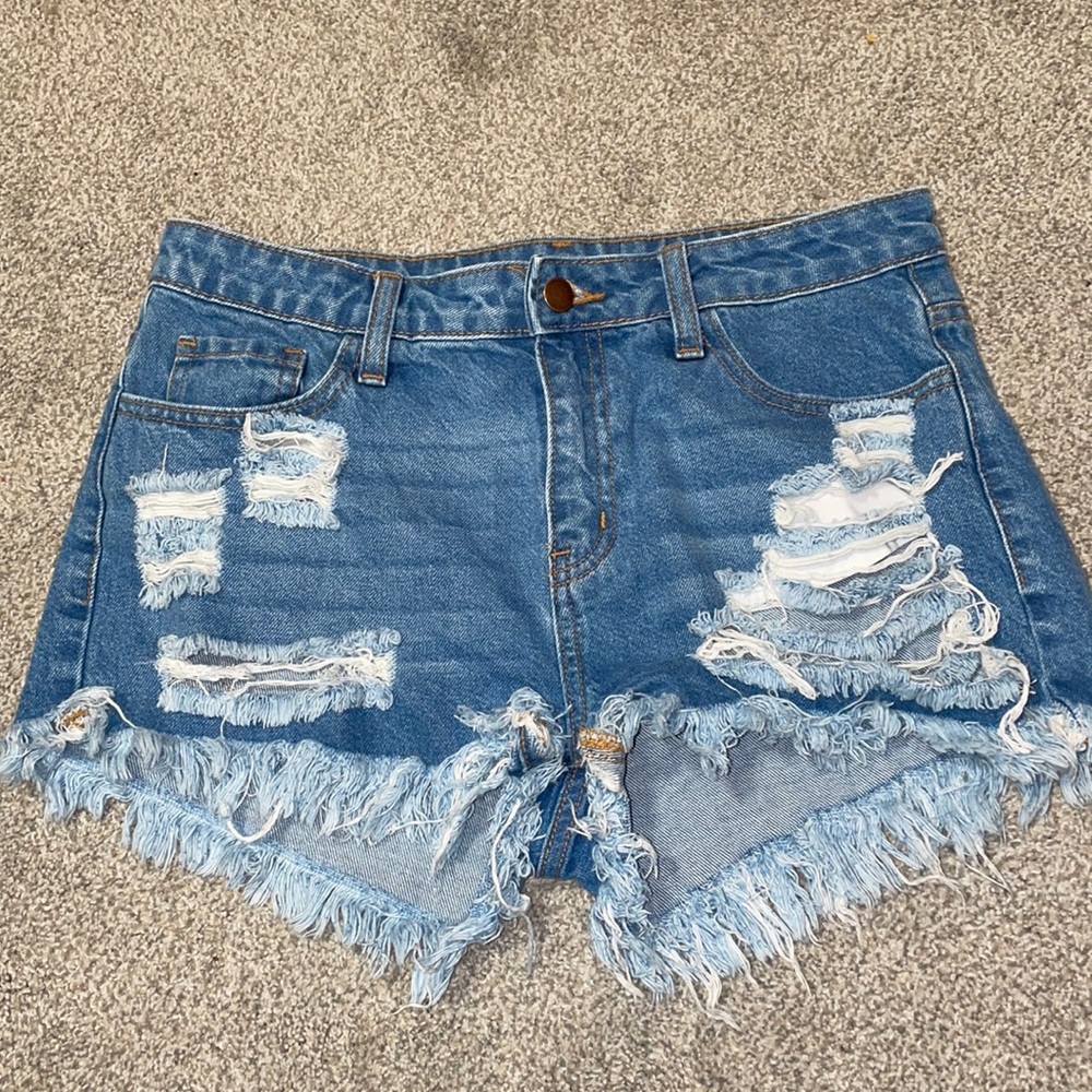 Fashion Nova high waisted shorts size 7